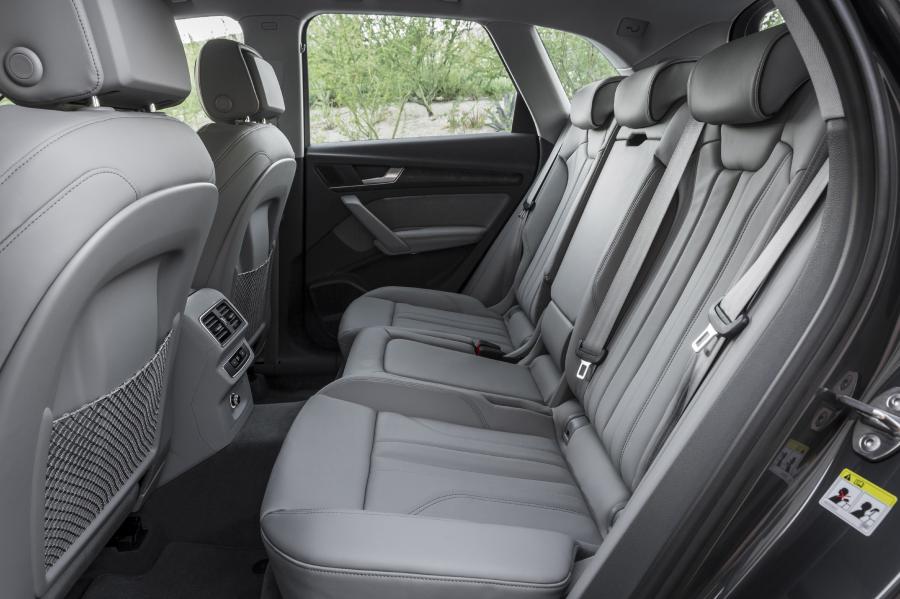 Интерьер Audi Q5 TFSI Quattro 2016 года  (WW) (фото 8 из 30)